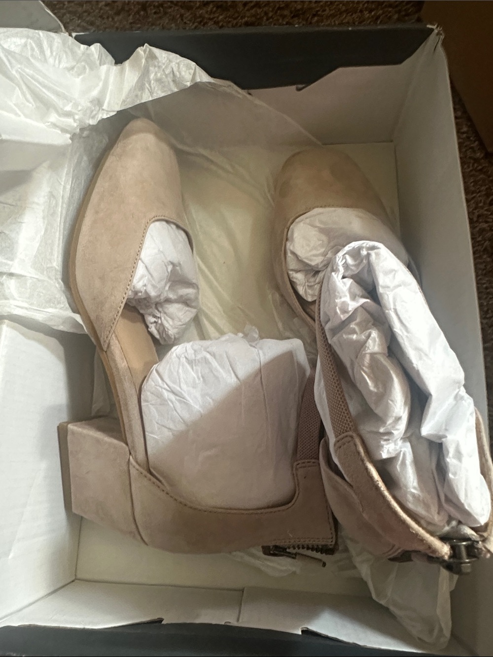 Women's Suede Block Heel Pump - Taupe